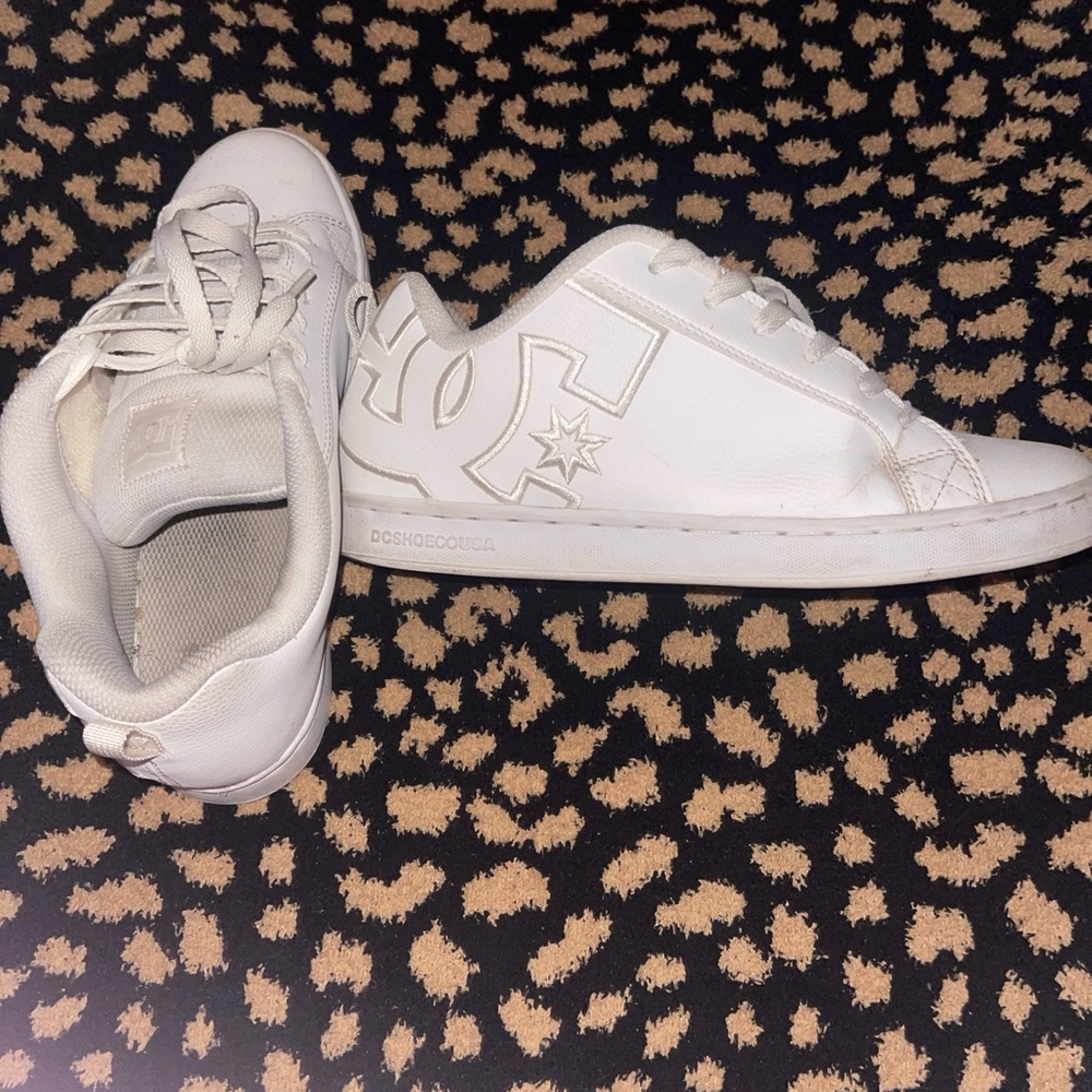 SOLD!! DC SHOES All-White Court Graffik Sneakers